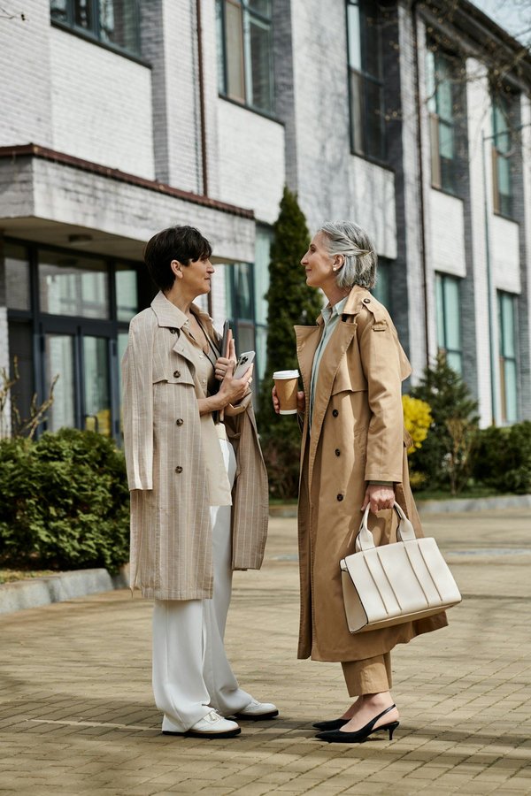 Quels sont les avantages des moniteurs avec technologie G-Sync pour le gaming compétitif?